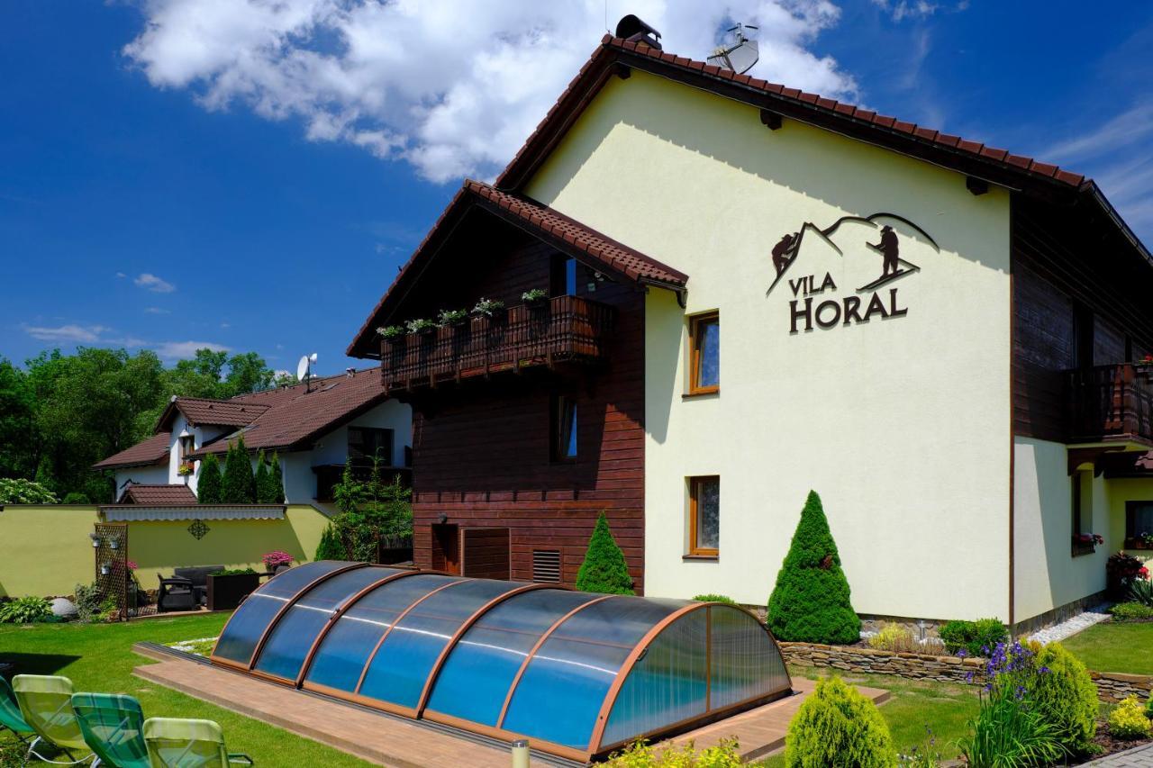 维拉霍拉尔酒店 Liptovský Mikuláš 外观 照片